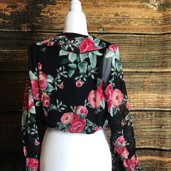 black floral crop top - Picture 3 of 4